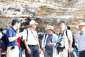 Scientists are examining the geological value of Ly Son – Sa Huynh Global Geopark. (Photo: SGGP)