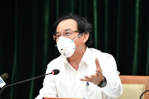 HCMC Party Chief Nguyen Van Nen is delivering his speech in the online meeting. (Photo: SGGP)