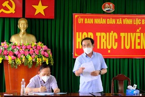 Secretary of HCMC Party Committee Nguyen Van Nen is on his visit to Vinh Loc B Commune of Binh Chanh District. (Photo: SGGP)