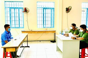 The police force of Binh Chanh District is handling a case of spreading fake news in the area.