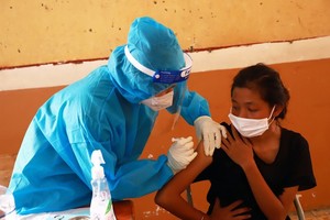 Homeless people in HCMC receive medical care and are vaccinated against Covid-19 before entering the HCMC Social Support Center