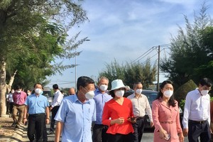 Vice Chairwoman of HCMC People’s Committee Phan Thi Thang led a delegation to investigate night economy in Can Gio District