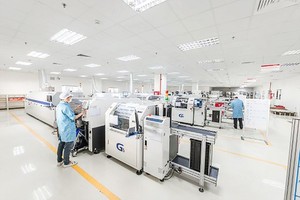 Over 90 percent of workers in Dien Quang Lamp JSC. went back to work after Tet holiday.