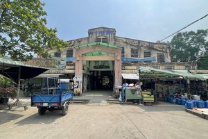 Phu Huu Market is at a nearly abandoned state. (Photo: SGGP)