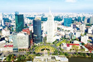 Bach Dang Wharf Park and Me Linh Park are two famous tourist attractions in the downtown of HCMC. (Photo: SGGP)