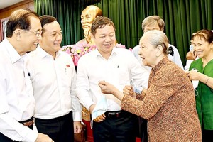 The National Assembly delegation of HCMC are having meetings with the elderly in the city. (Photo: SGGP)