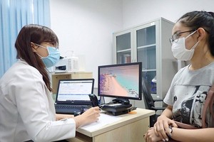 The digital ecosystem helps doctors to access and retrieve medical data for public healthcare. (Photo: SGGP)