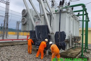 EVNCPC is handling electricity-related incidents at transformer station No.4 after the typhoon. (Photo: EVN)