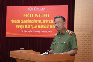 Minister of Public Security To Lam is delivering his speech in the meeting