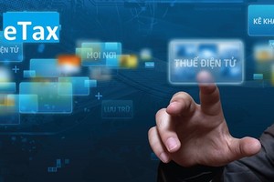 With eTax Mobile, citizens can now declare and pay tax regardless of location and time. (Photo: SGGP)