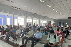 People are waiting at Saigon Train Station to buy tickets online and offline