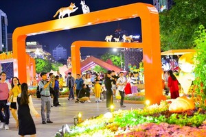 Nguyen Hue Flower Festival was full of visitors. (Photo: SGGP)