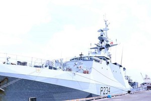 HMS Spey, the British Royal Navy’s offshore patrol vessel, anchored at Ho Chi Minh City’s port on February 7. (Photo: VNA)