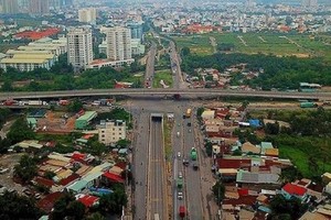 The expansion project for Dong Van Cong Street is way behind schedule