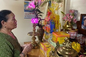 Ms. Tran Thi Hue has been waiting for her dear son for 35 years