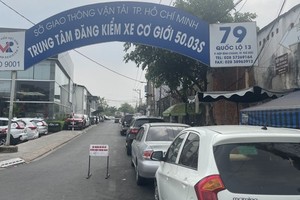 Vehicle registration centers to shorten holiday time to serve people in need 