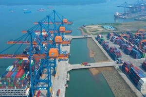 HCMC launches 6 solutions for logistics development 