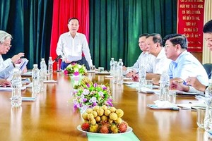 Secretary of Can Tho City Party’s Committee Nguyen Van Hieu is working with functional agencies to prepare for the ground-breaking ceremony of VSIP Can Tho