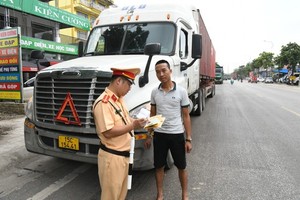 The traffic police are checking a commercial vehicle