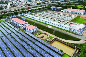 Solar panels are installed on the rooftop of Thu Duc Water Supply Plant (Photo: SGGP)