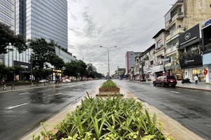 Chairman Phan Van Mai of the HCMC People’s Committee has asked state departments, agencies, and District 1 to urgently renovate the downtown of HCMC by the end of this year (Photo: SGGP)