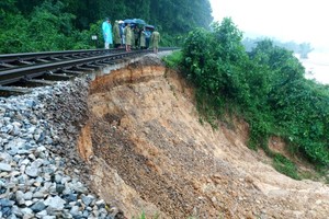 The landslide on the railway passing Ha Tinh Province