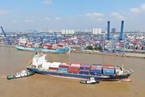 Cat Lai Port in Thu Duc City of HCMC is operating to serve ships (Photo: SGGP)