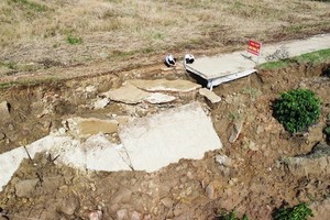 The landslide along the section of Krong No River passing Nam Ndir Commune of Krong No District in Dak Nong Province is becoming more and more serious (Photo: SGGP)
