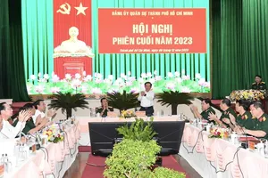 Secretary Nguyen Van Nen of the HCMC Party Committee is chairing the meeting (Photo: SGGP)