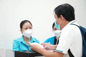 Patients from low-level medical institutes are registering for hospitalization in Cho Ray Hospital