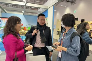 Phan Thi Thu Ha (first on the left) – Director of Tre Publisher is discussing with foreign partners in Frankfurt Book Fair 2023