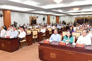 HCMC leaders and delegates in the summary meeting (Photo: SGGP)