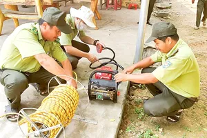 The forest ranger force of Phu Yen Province is preparing equipment for fire prevention (Photo: SGGP)