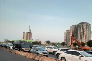 Vehicles are using the HCMC – Long Thanh – Dau Giay Expressway back to HCMC (Photo: SGGP)