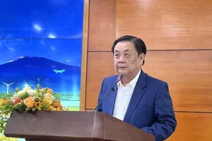 Minister of Agriculture and Rural Development Le Minh Hoan is delivering his speech