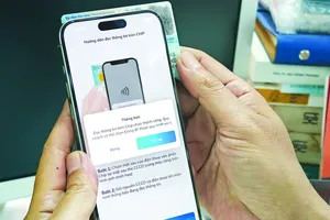 Scanning a chip-based ID card for facial biometrics updates is not always successful, so bank customers need to be patient (Photo: SGGP)