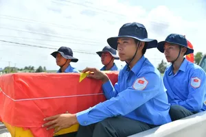 27 sets of martyrs' remain are transported to Vietnam from Cambodia