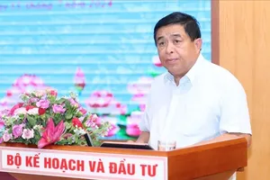 Minister of Planning and Investment Nguyen Chi Dung is delivering his speech