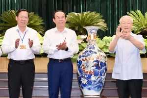 Late General Secretary Nguyen Phu Trong in his visit to HCMC on September 23, 2022 (Photo: SGGP)