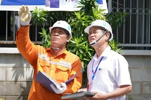 Phan Van Dien (left) always spends much time on the job site reminding workers to take safety measures 