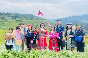 The HCMC tourist group is sightseeing the Northwest on September 24 (Photo: SGGP)