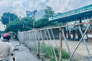 A petrol station on Le Duc Tho Street in Go Vap District of HCMC has been closed for a few years