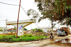 Ring Road 3 construction project passes Binh My Commune of Cu Chi District (Photo: SGGP)