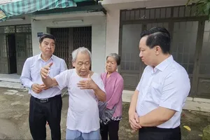 Leaders of Thu Duc City are listening attentively to opinions of local people before launching projects in the city (Photo: SGGP)