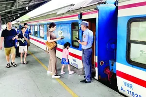 Passengers are at Saigon Train Station (HCMC) on October 6, 2024 (Photo: SGGP)