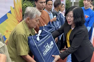 Leaders of District 10 are delivering support gifts to the vulnerable in the district