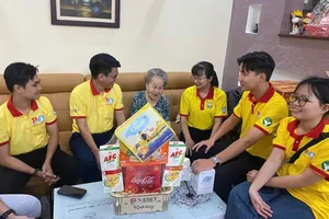 Students in HCMC are participating in the ‘Spring Volunteer Campaign’ and visiting veteran activists 