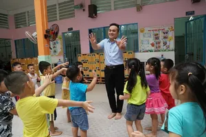 Children are learning and playing at Kindergarten No.1 in District 5 of HCMC (Photo: SGGP)