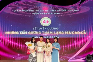 Zam’s team is being awarded with the title “Quiet but Noble Contributions” within HCMC’s sixth patriotic emulation movement 