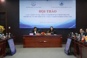 Vice Chairwoman Nguyen Thi Anh Thy of the Da Nang City People’s Committee and Deputy Minister of Science and Technology Hoang Minh are presiding over the conference